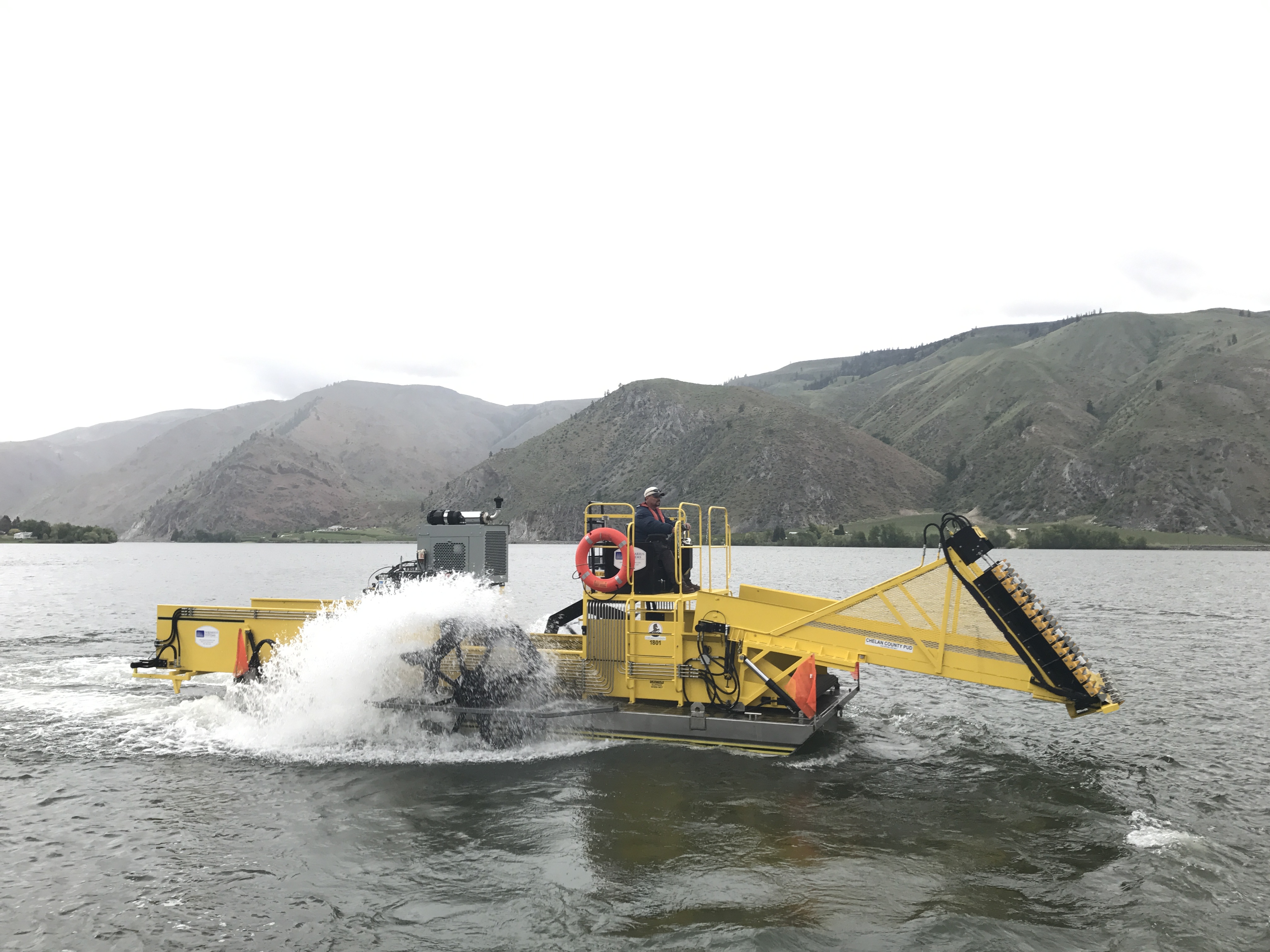 Yellow aquatic weed harvester